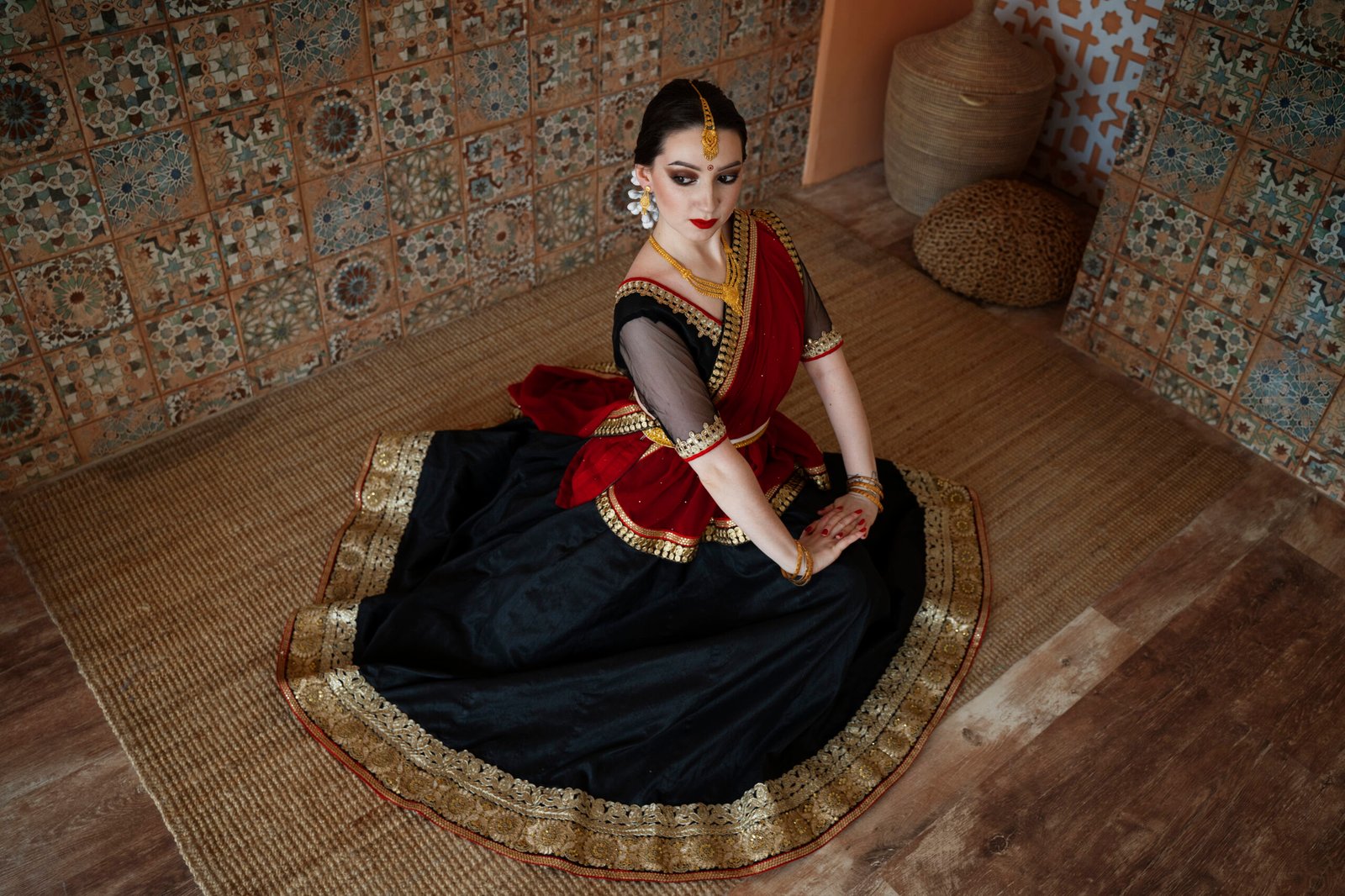 beautiful young woman wearing sari (1)